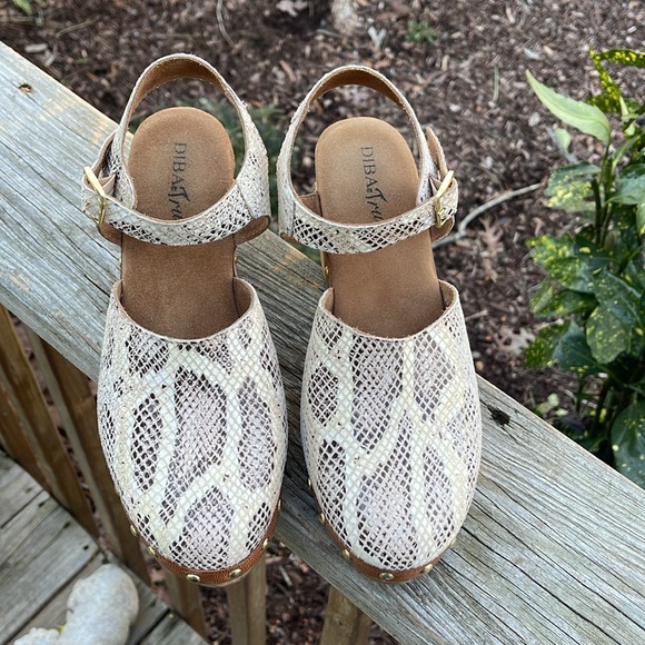 Diba True Cat Paws Platform Wooden Bottom Clogs - Picture 2 of 7